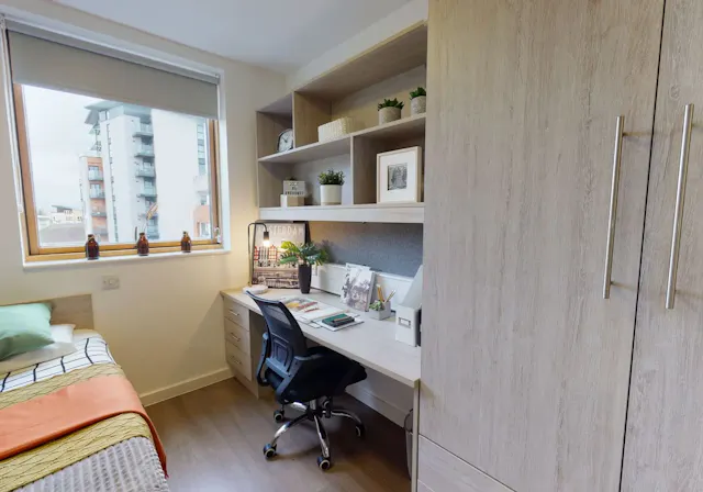 Gold En Suite room image 2