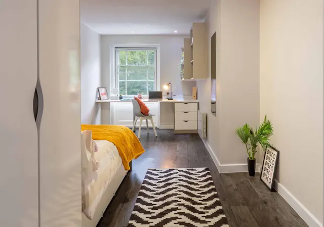 Gold En Suite room image 2
