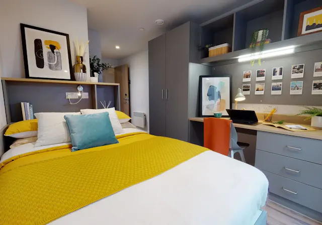 Gold En Suite room image 2