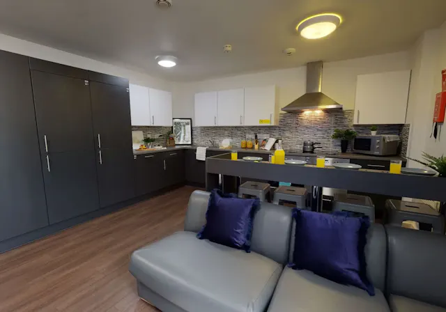 Gold En Suite room image 3