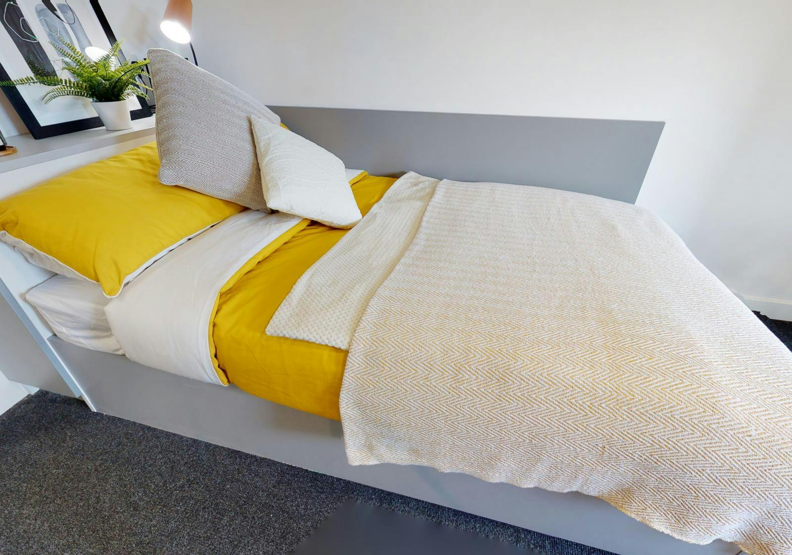 Gold En Suite