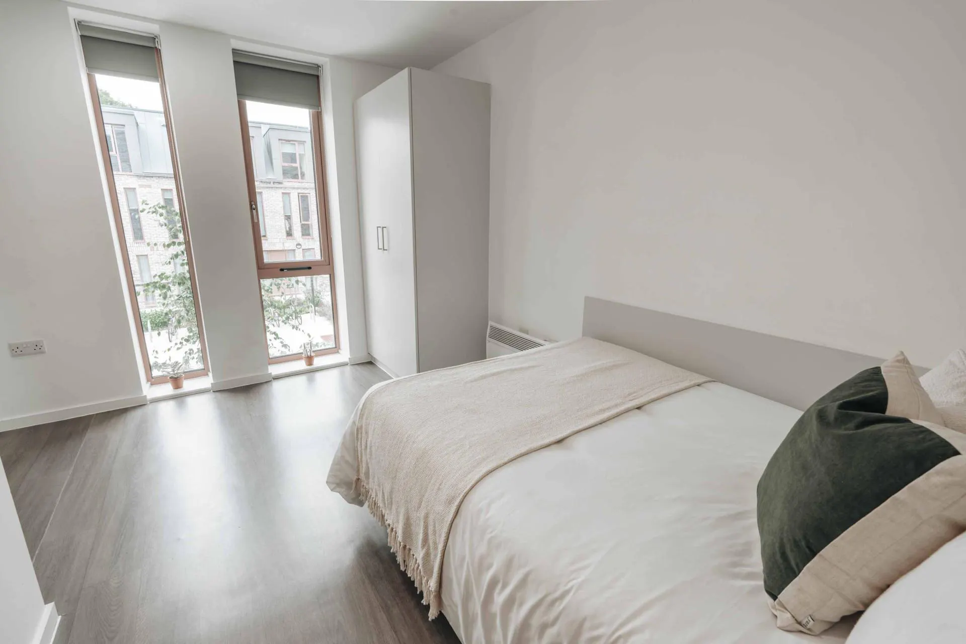 Gold Ensuite (7 Bed Flat)