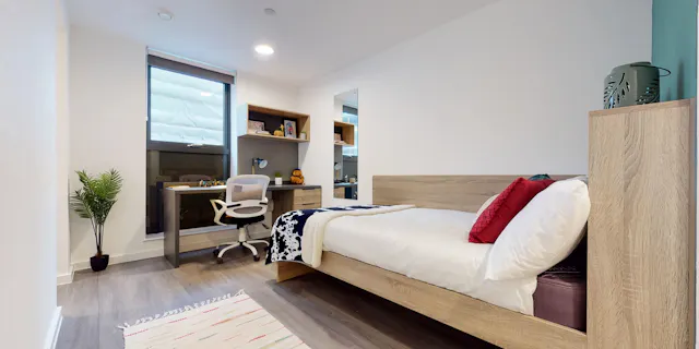 Gold Ensuite Lower Level room image 2