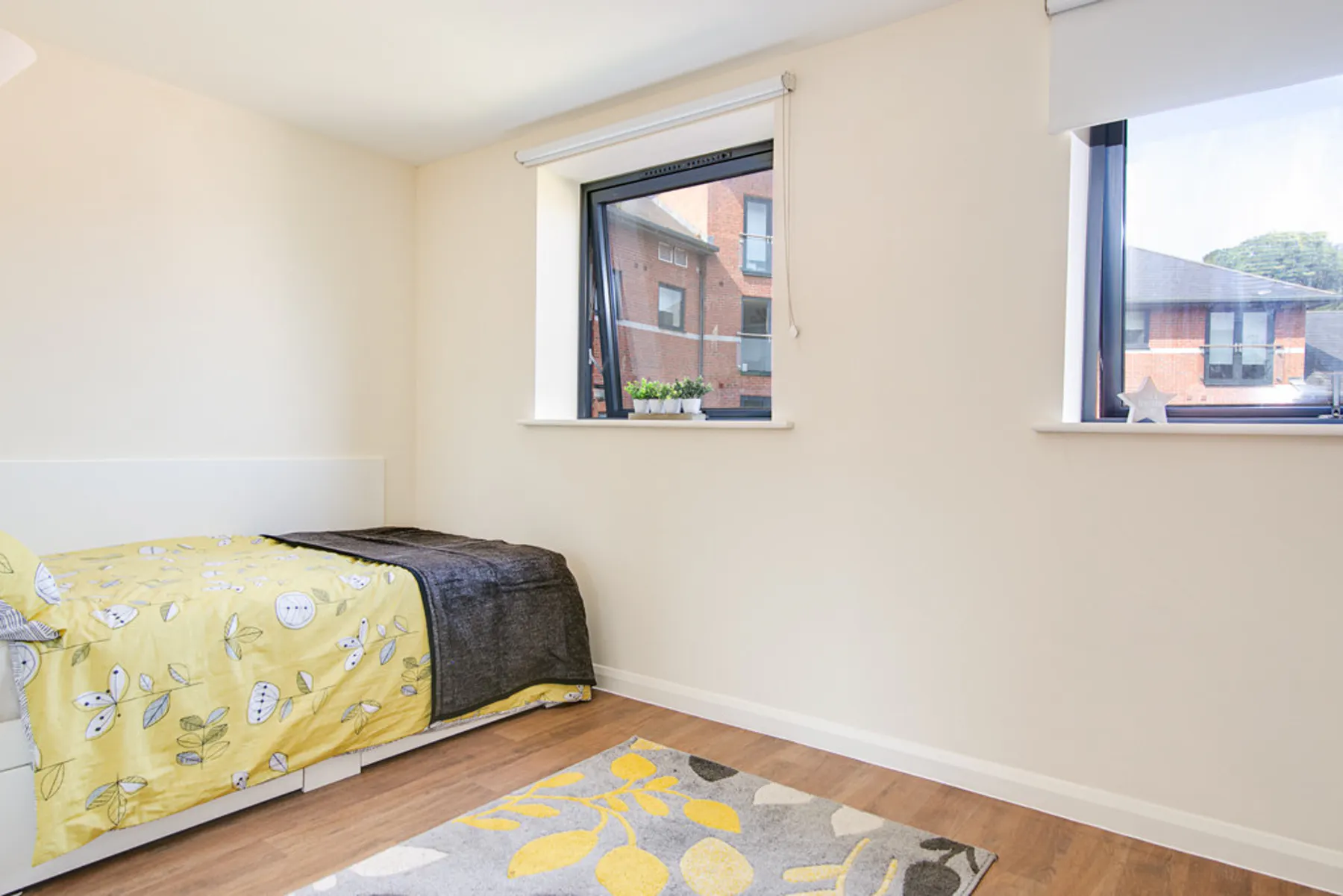 Gold ensuite ROOM 2