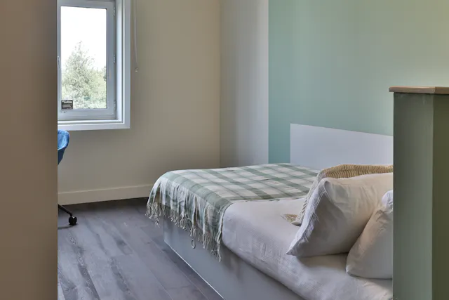 Gold En-suite UK Guarantor not required room image 2