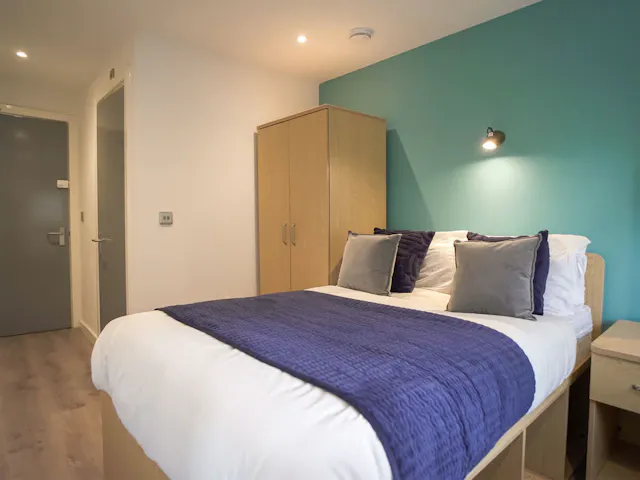 Gold Ensuite Plus room image 1
