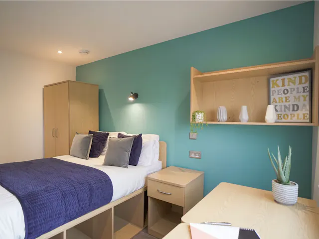 Gold Ensuite Plus room image 2