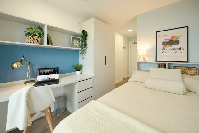 Gold Ensuite room image 2