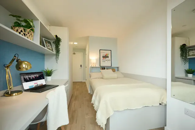 Gold Ensuite room image 1