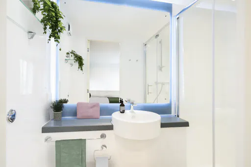 Gold Ensuite Upper Level
