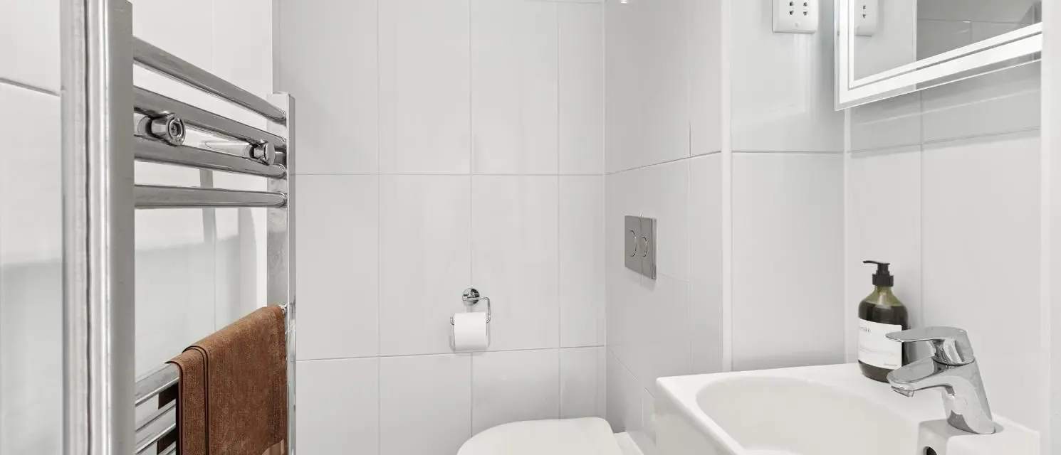 Gold Ensuite Shared Mid Level