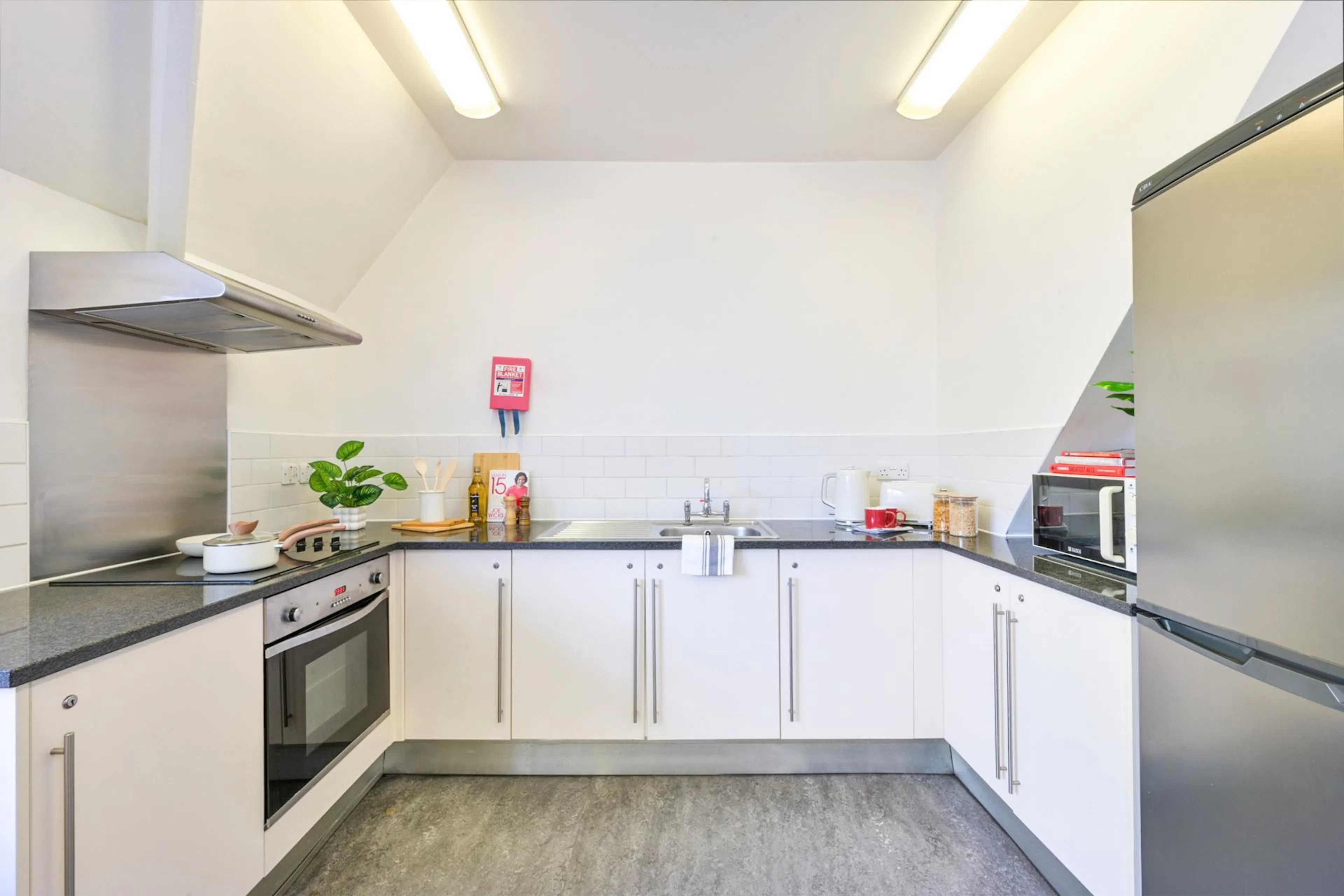 Gold Ensuite (Low Fl) KITCHEN 2