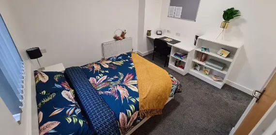 Gold Ensuite room image 1