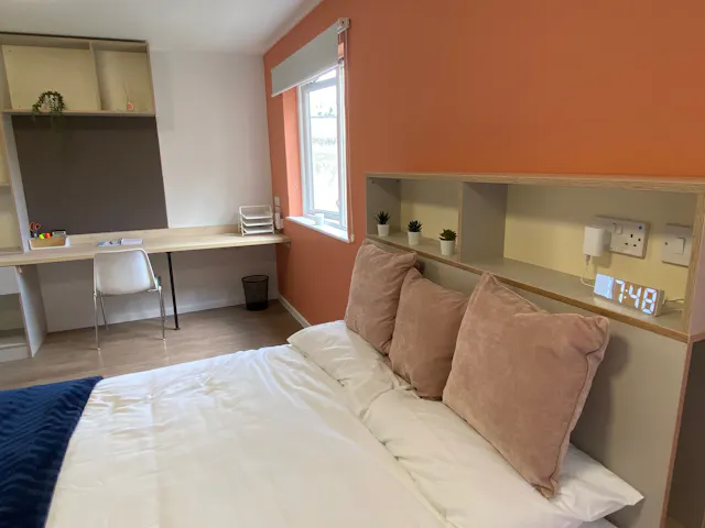 Gold Ensuite room image 1