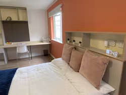 upper-quay-house-gloucester-Gold Ensuite