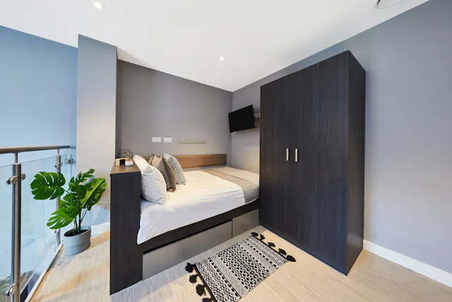 Gold Mezzanine Apartment room image 1
