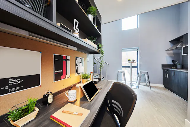Gold Mezzanine Apartment room image 2