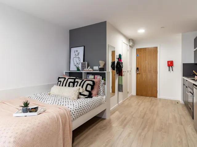 Gold Studio room image 2