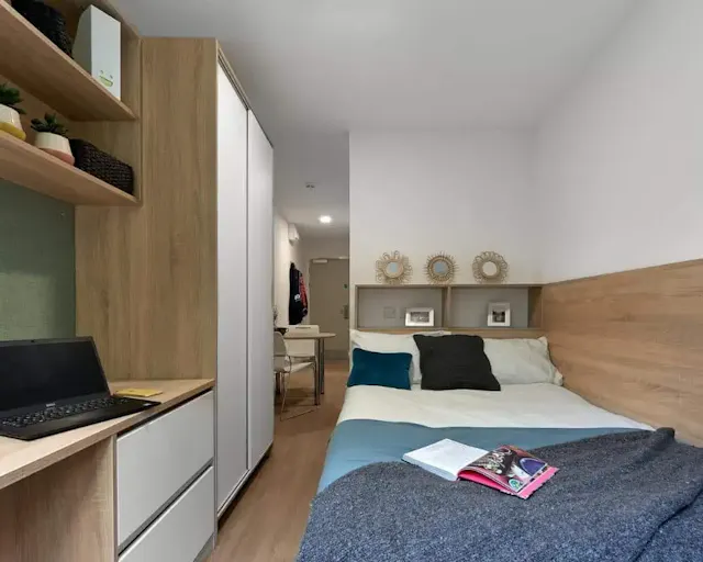 Gold Studio room image 1