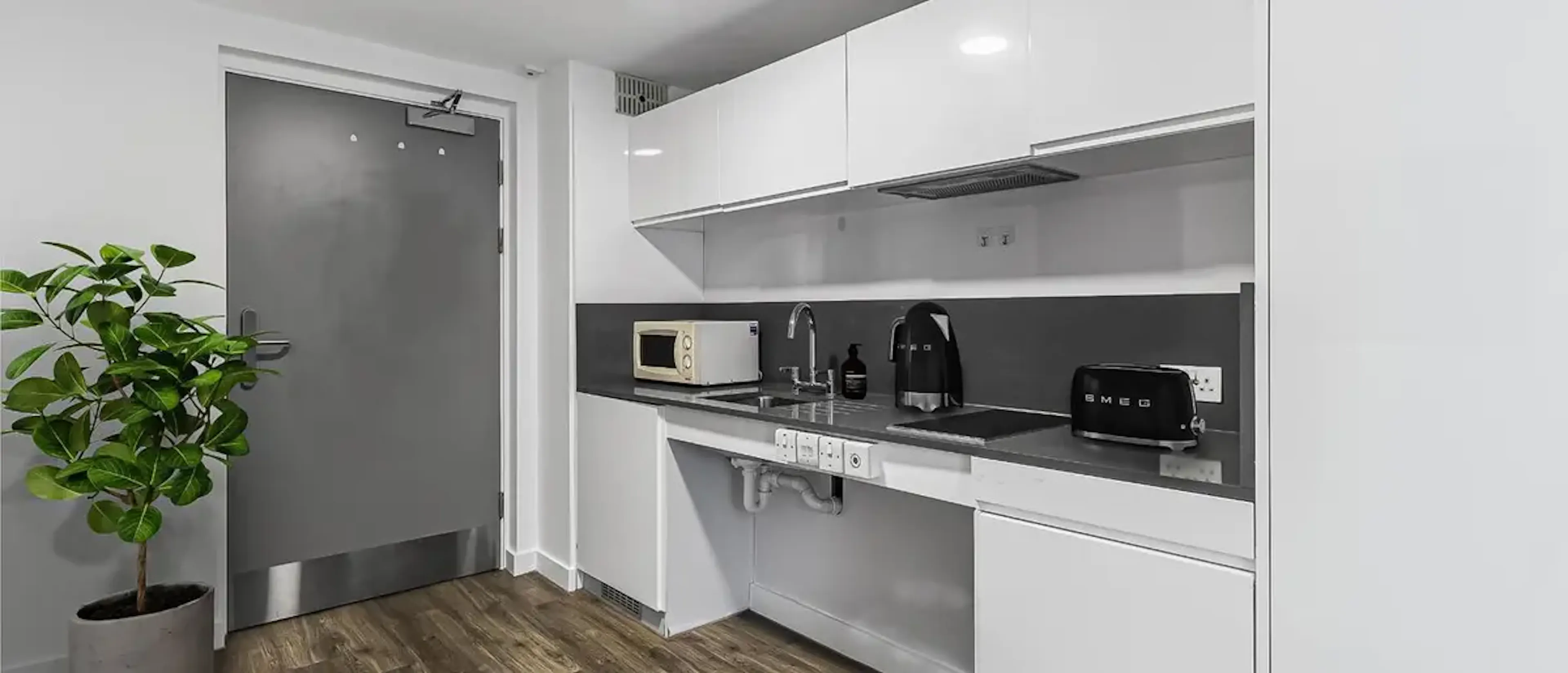 Gold studio mid level KITCHEN 1