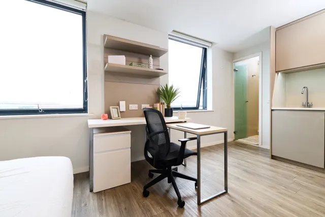 Gold Studio room image 2