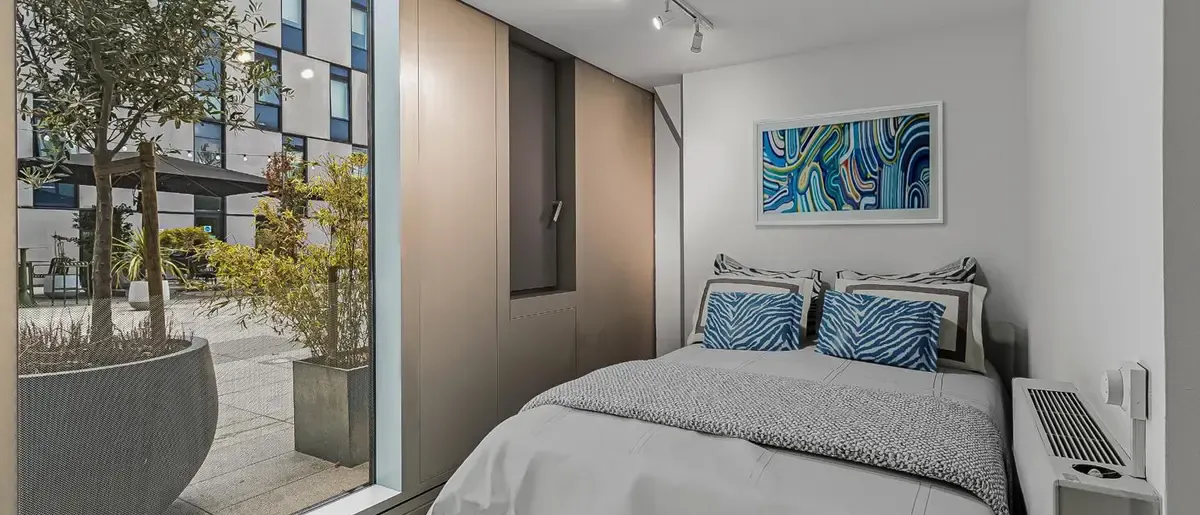 Gold studio mid level