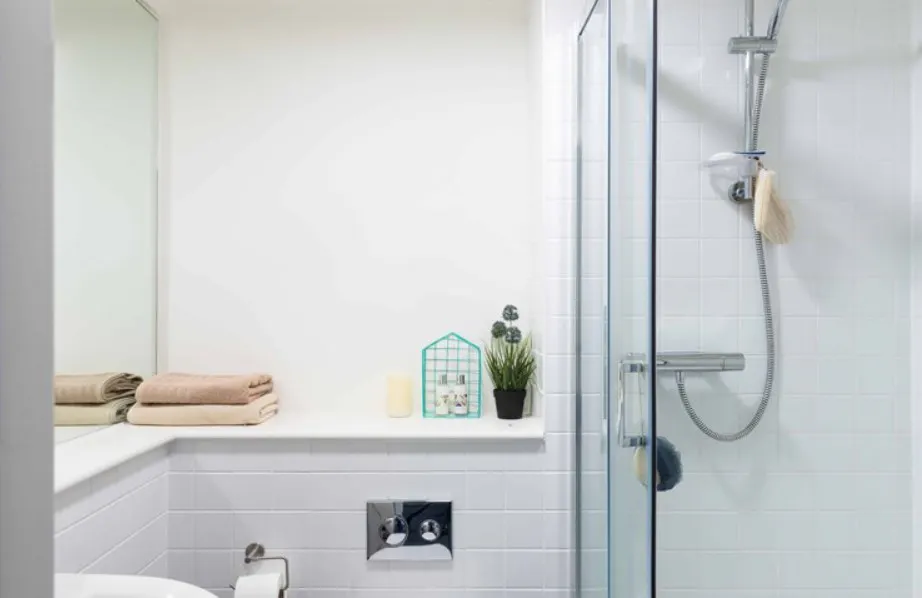 Gold ensuite BATHROOM 4