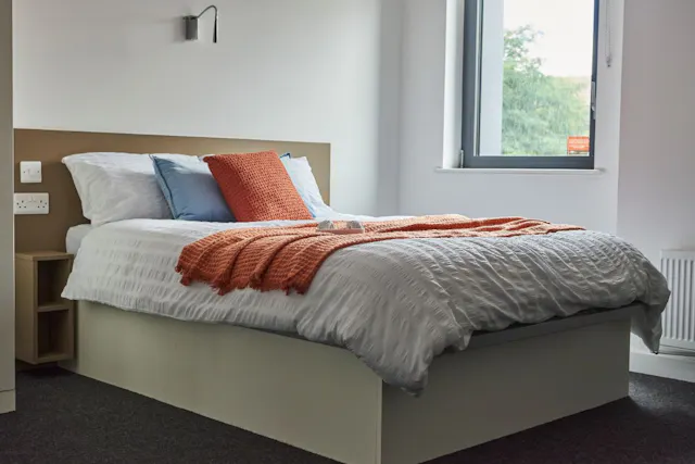 Platinum Studio room image 6