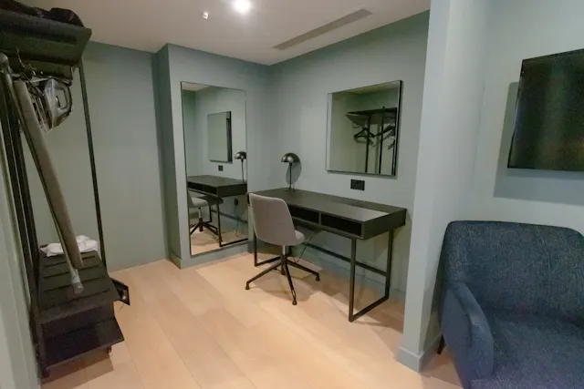 Grand 1 Bedroom Apartment room image 5