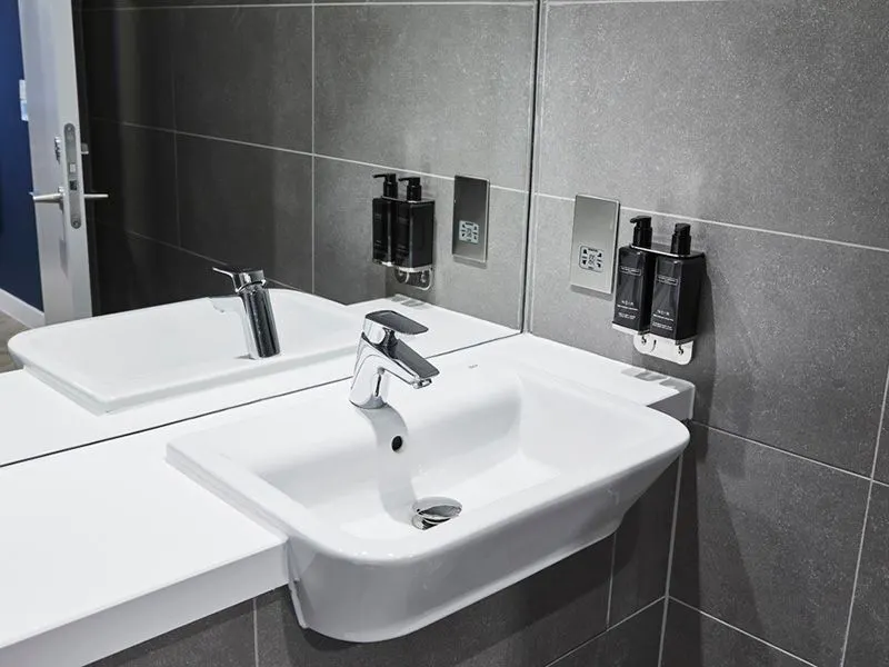 Grande Studio BATHROOM 4