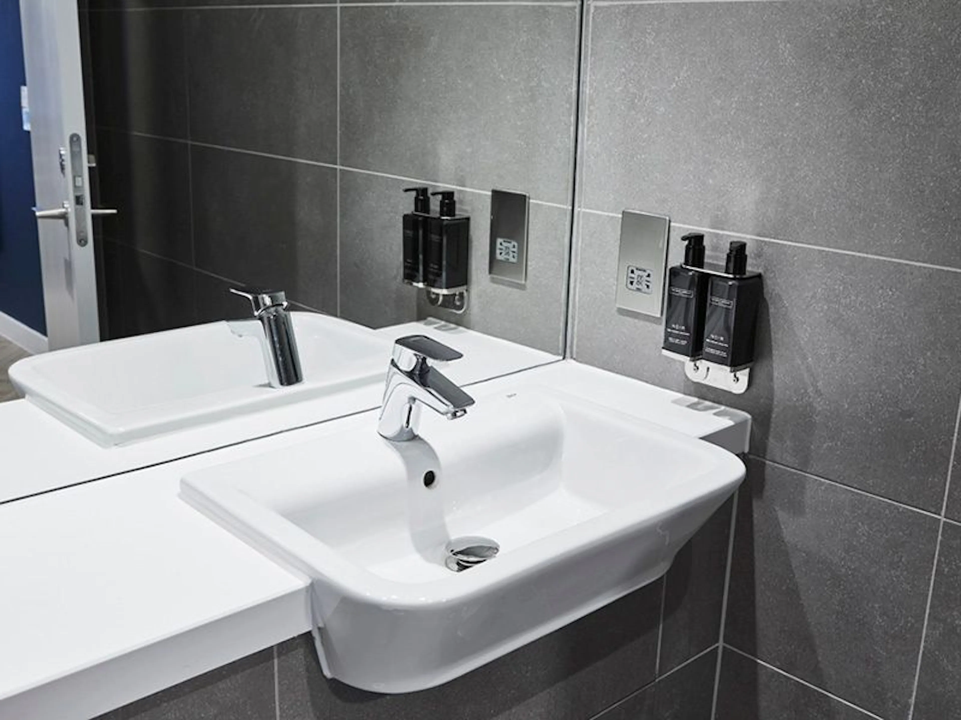 Grande Studio BATHROOM 4