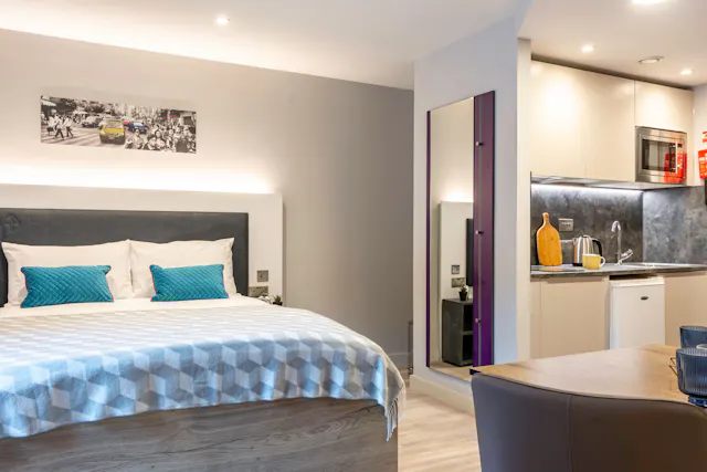 Elegance Apartment room image 1