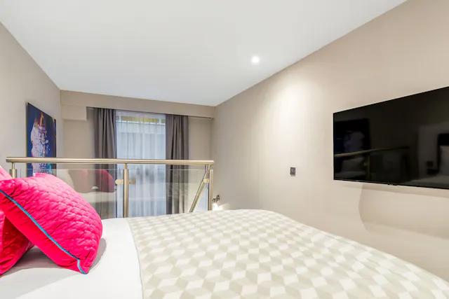 Elegance Duplex room image 3