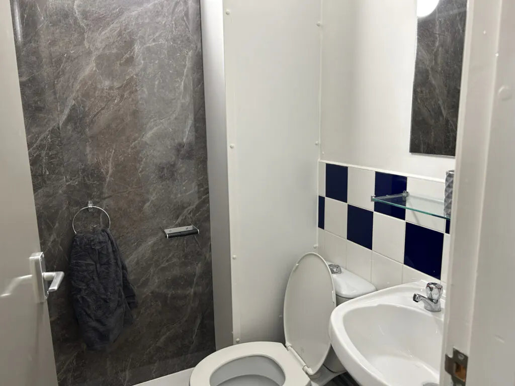 Ground Floor Deluxe En-Suite- UK Guarantor not required.