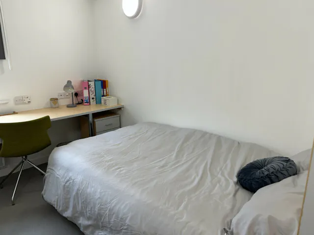 Ground Floor Deluxe En-suite room image 2