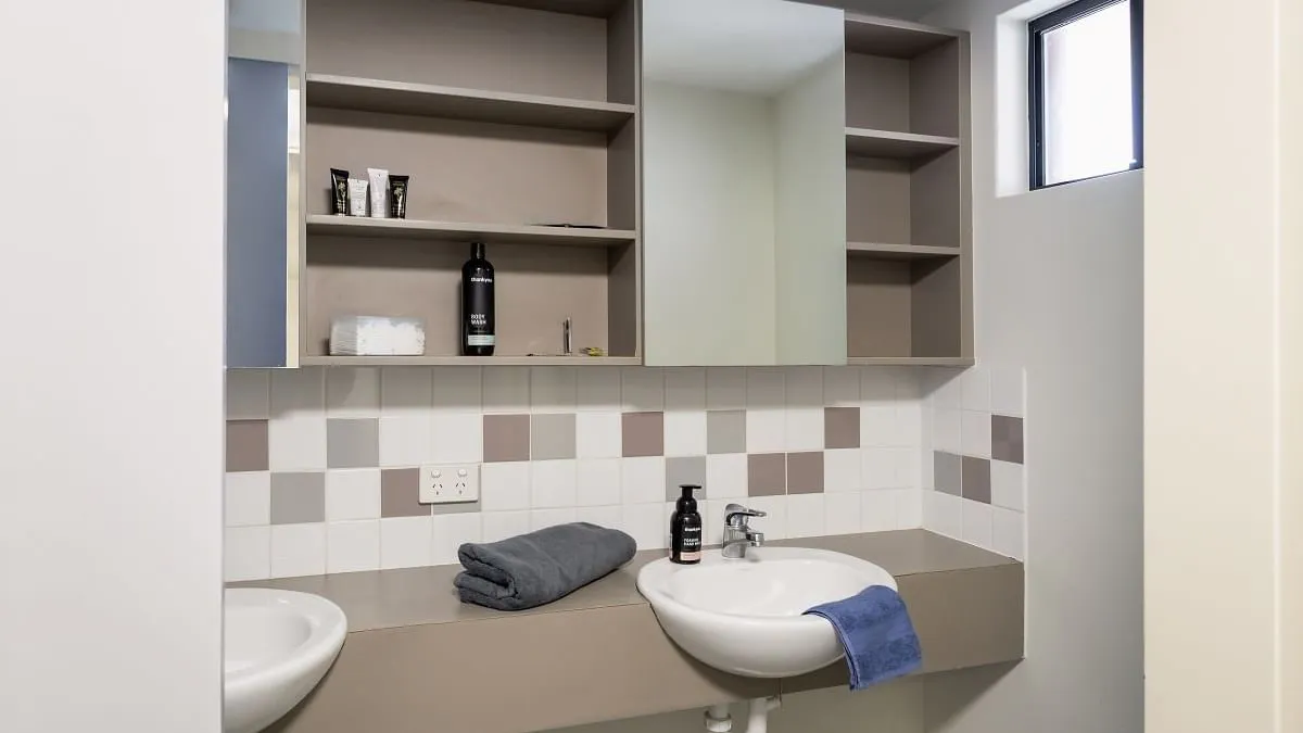 UniLodge - Guild House-Perth-BATHROOM-1