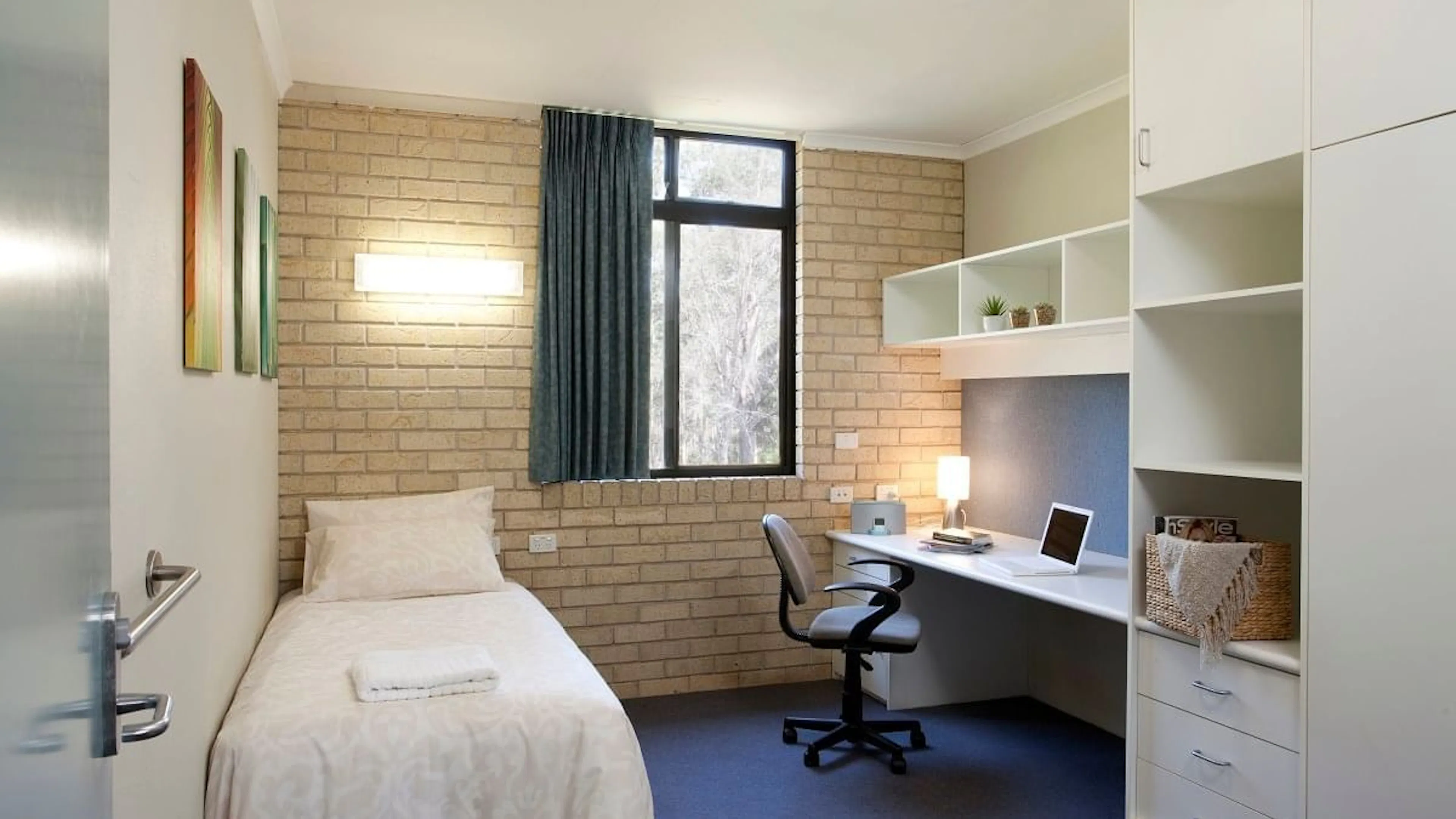 ROOM ROOM 1