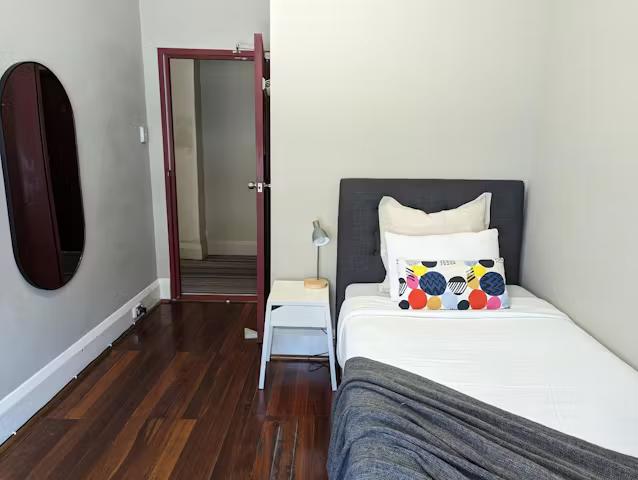 george-st-haymarket-sydney-King Standard/Single-1