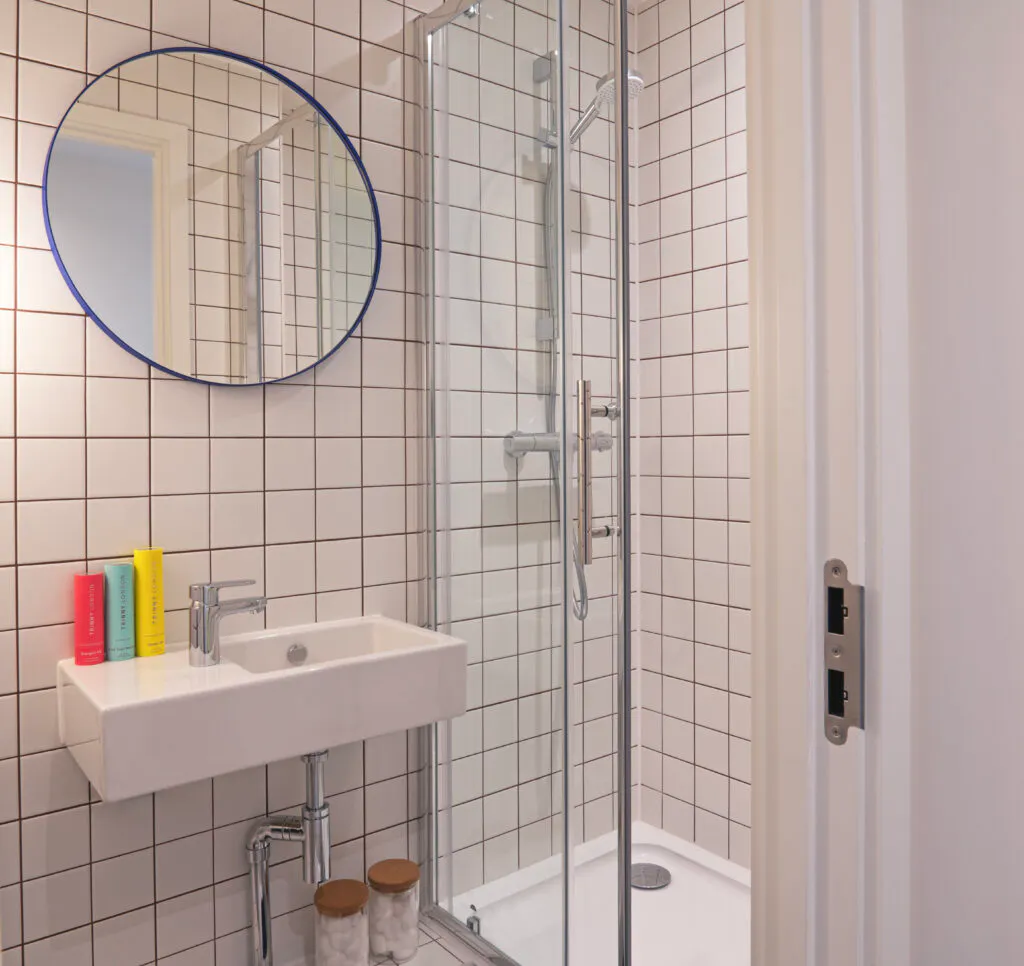 Essential Ensuite BATHROOM 2