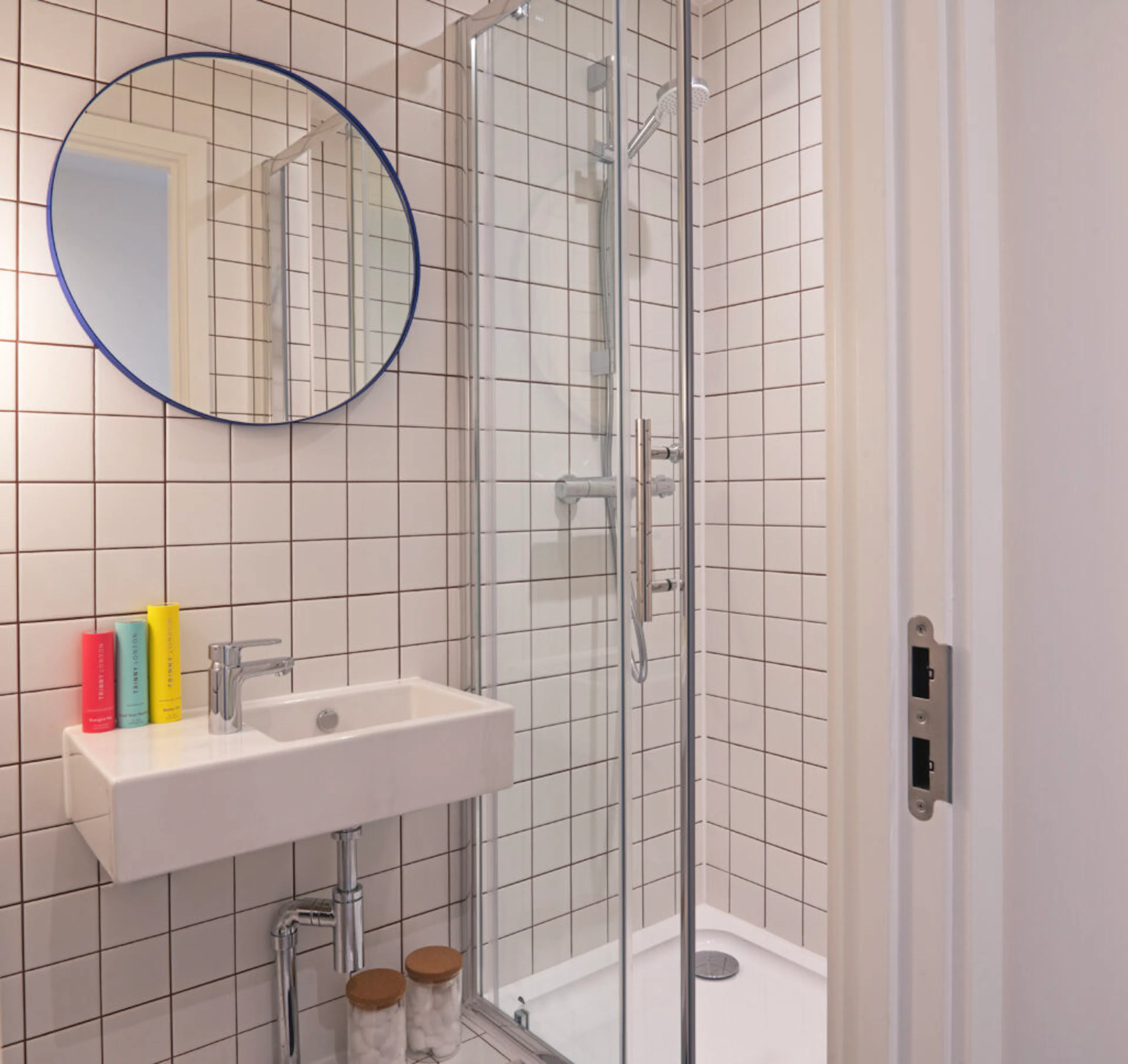 Essential Ensuite BATHROOM 2