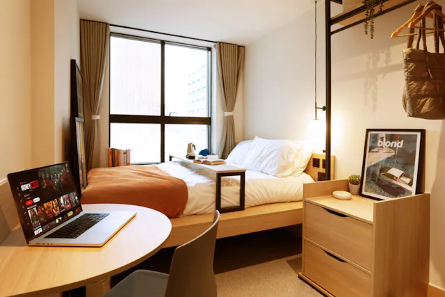 Essential Ensuite room image 2