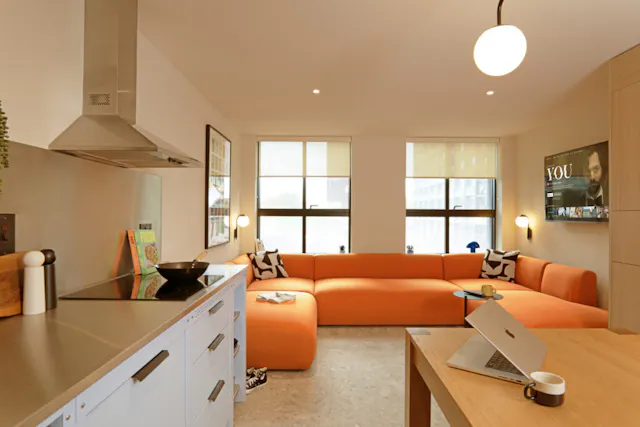 Essential Ensuite room image 1