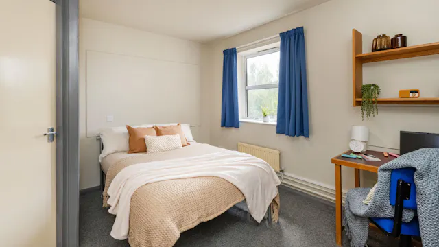 Premium Ensuite room image 1