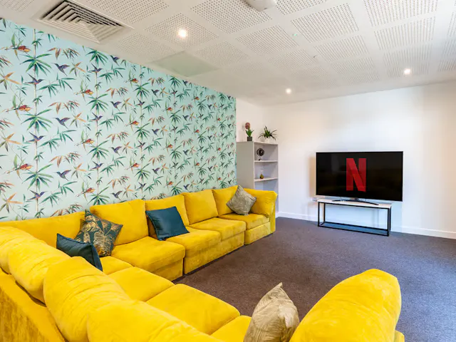 Rooftop 2 Bed Flat room image 1