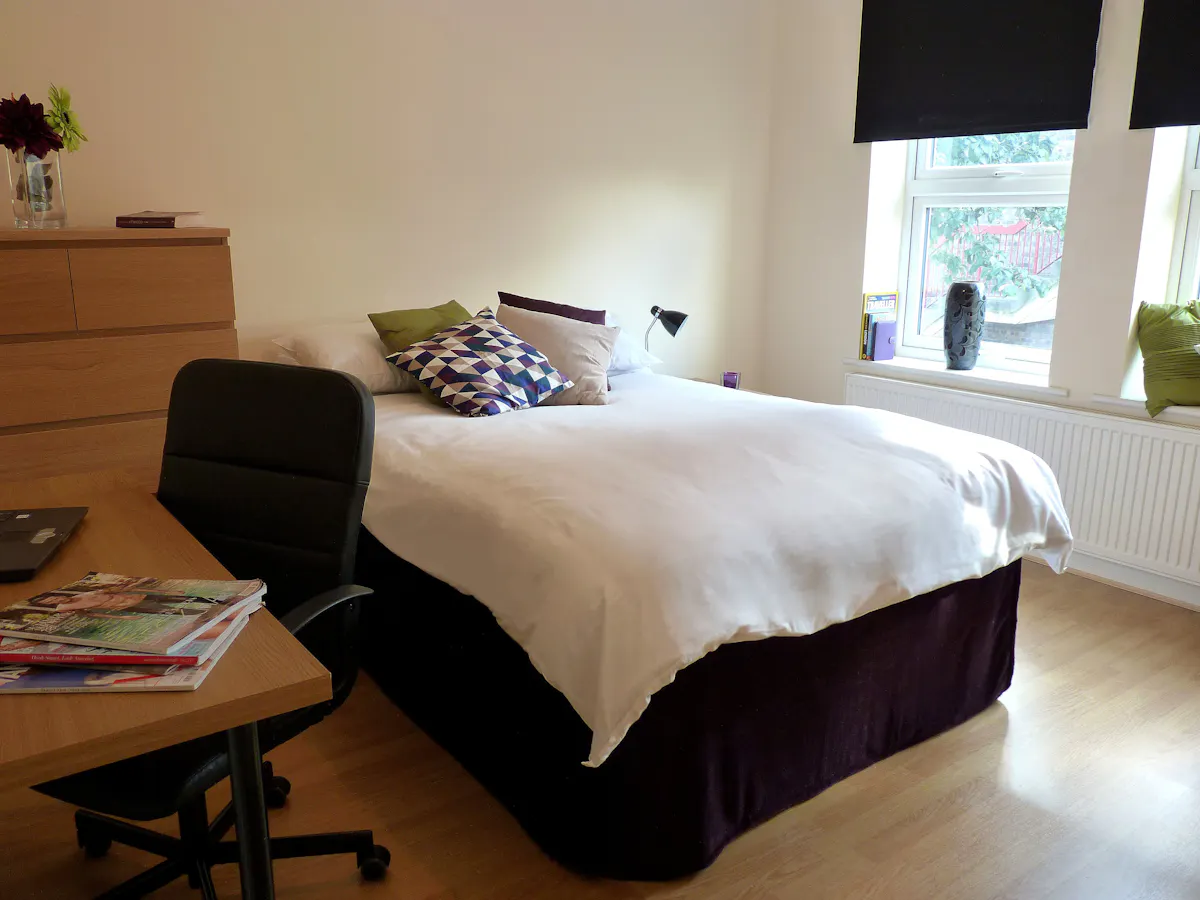 ROOM ROOM