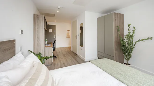 Prestige Ensuite room image 1