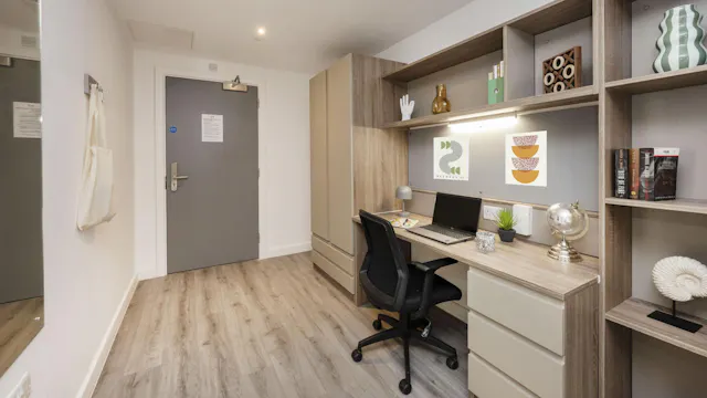 Superior Ensuite Plus room image 4