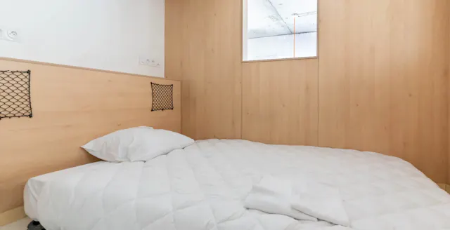 Hut room image 1