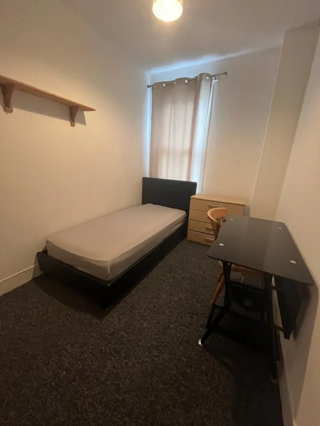 Single Room room image 1
