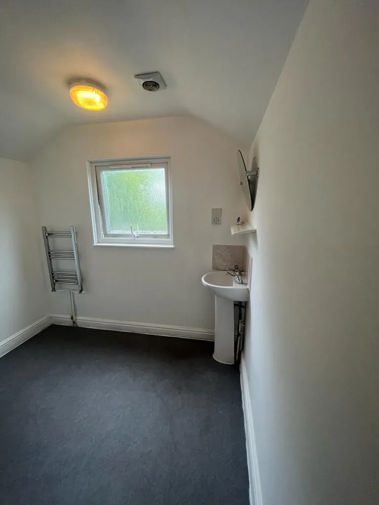 BATHROOM BATHROOM 4